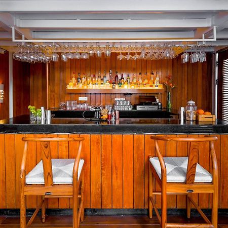 The Park Bangalore, Mg Road Exteriér fotografie The bar at the Taj Bengal