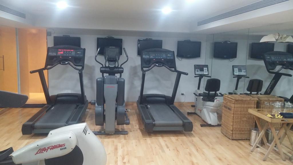 The Park Bangalore, Mg Road Exteriér fotografie A Life Fitness gym
