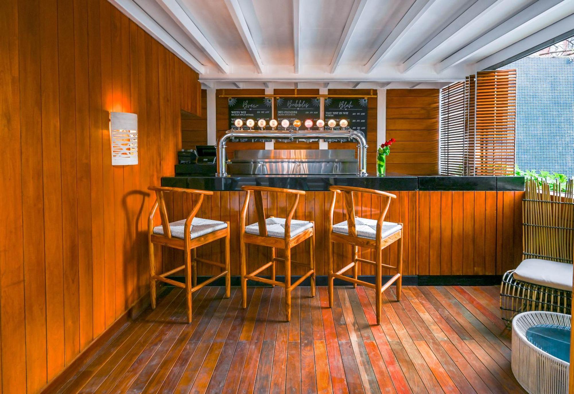 The Park Bangalore, Mg Road Exteriér fotografie The bar at the 19th floor