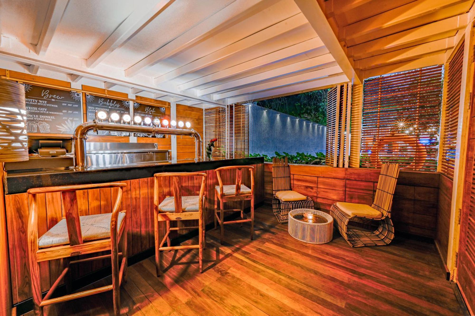 The Park Bangalore, Mg Road Exteriér fotografie The bar at the 101 bar