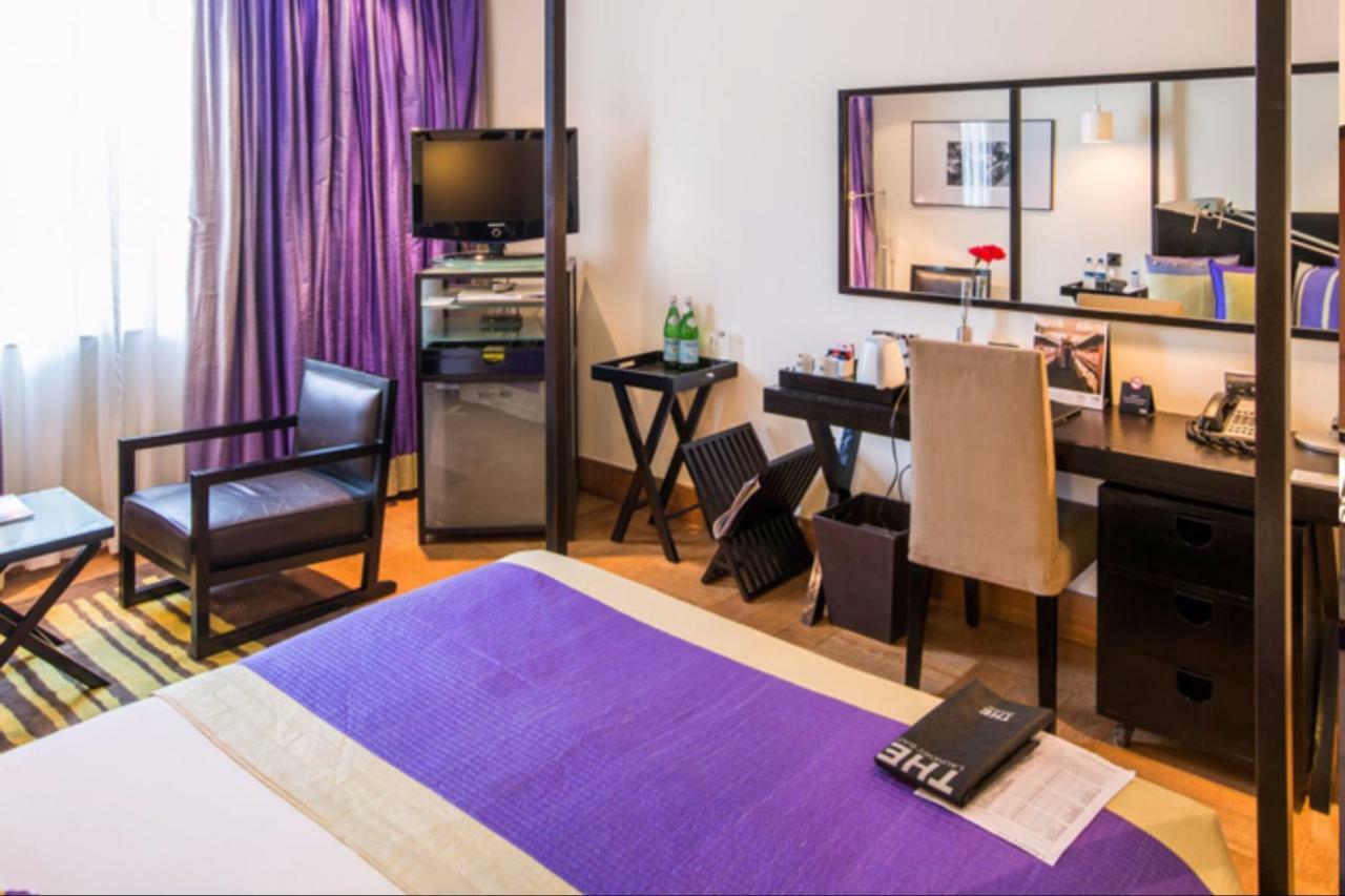 The Park Bangalore, Mg Road Exteriér fotografie A room at the hotel